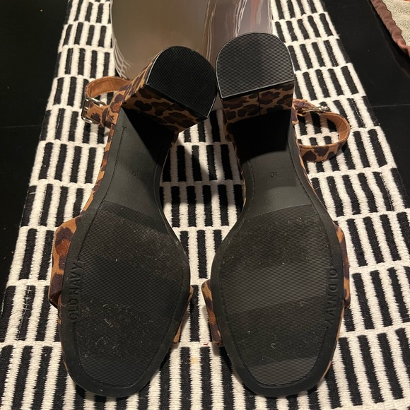 Old Navy Leopard heels - smoke free home worn once - Picture 4 of 4